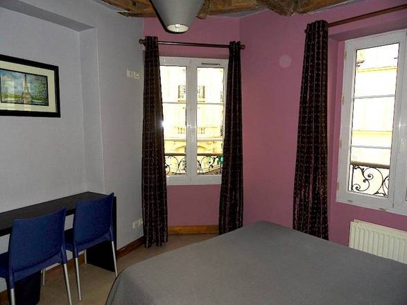 Village Hostel, Paris