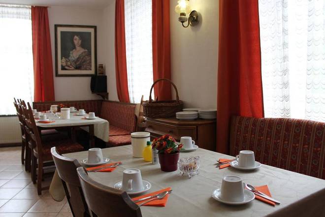 Pension Locarno, Munich