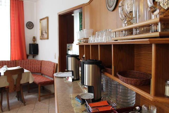 Pension Locarno, Munich